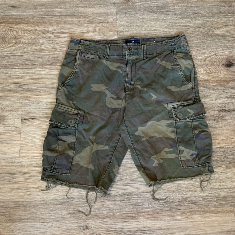 American Eagle Mens Camo Cargo Shorts Raw Hem Distressed Green Brown Size 30/34